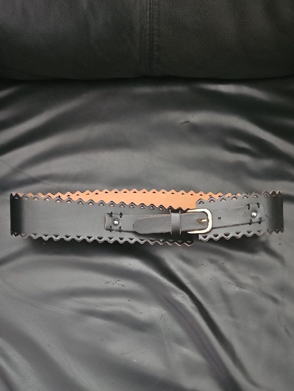Club Monaco 100% Leather Black Scalloped Edge Gold Hardware Waist Belt